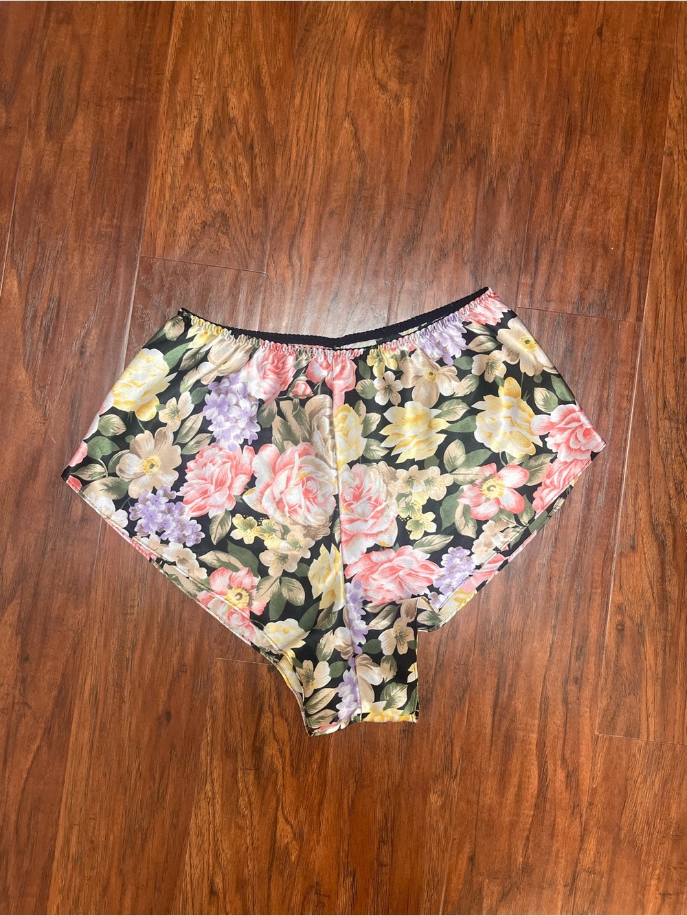 Victoria’s Secret Gold Label Floral Sleep Shorts Size Large